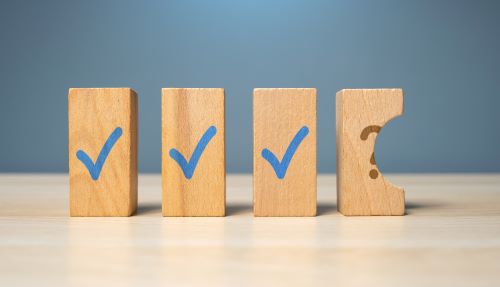 7 Red flags with hiring in construction - inconsistent or incomplete background information 4 blocks, three with check marks, the one missing a section with a question mark 